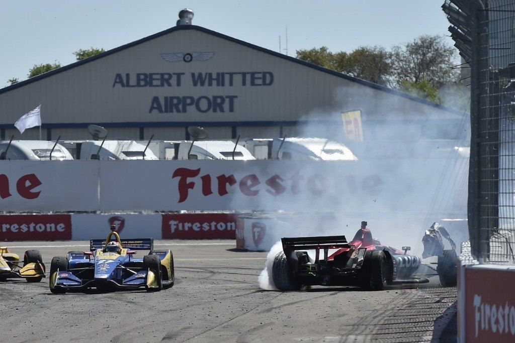 Una colisión entre Wickens y Rossi da la victoria a Bourdais