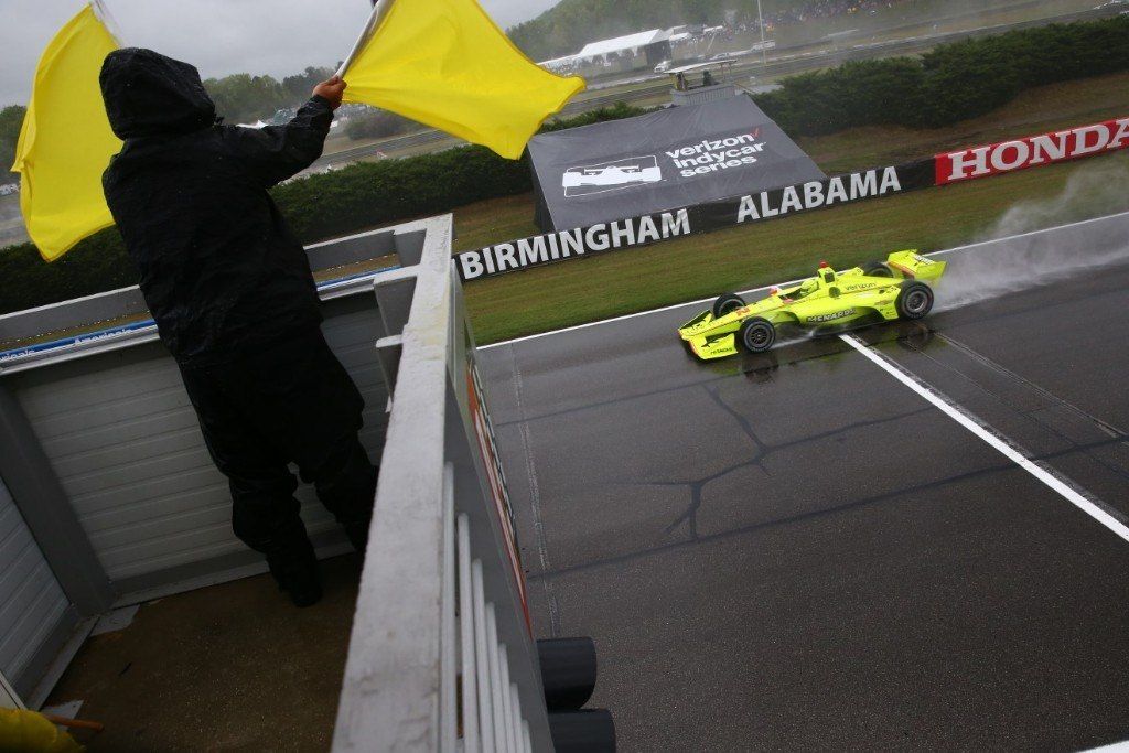 La lluvia obliga a aplazar la comenzada carrera de Barber al lunes