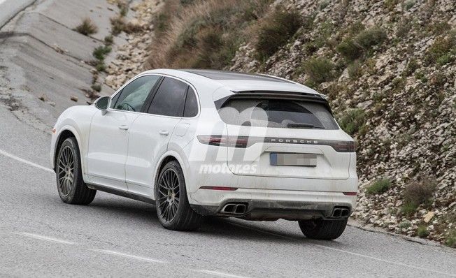 Porsche Cayenne Turbo S E-Hybrid 2018 - foto espía posterior