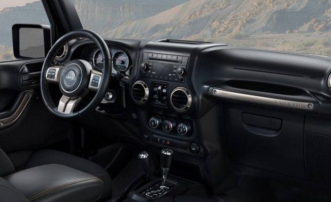 Jeep Wrangler Golden Eagle - interior