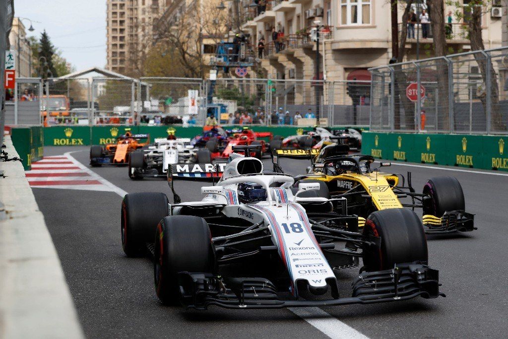 Alonso critica la agresividad de los pilotos de mitad de parrilla