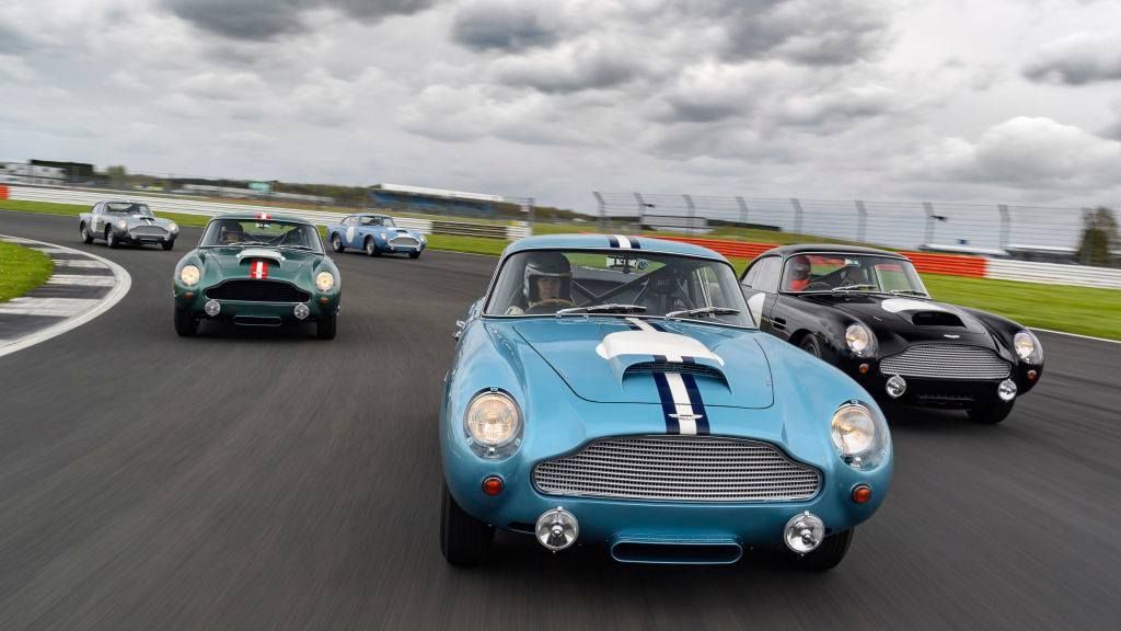 Aston Martin reúne varios de los nuevos DB4 GT Lightweight en Silverstone