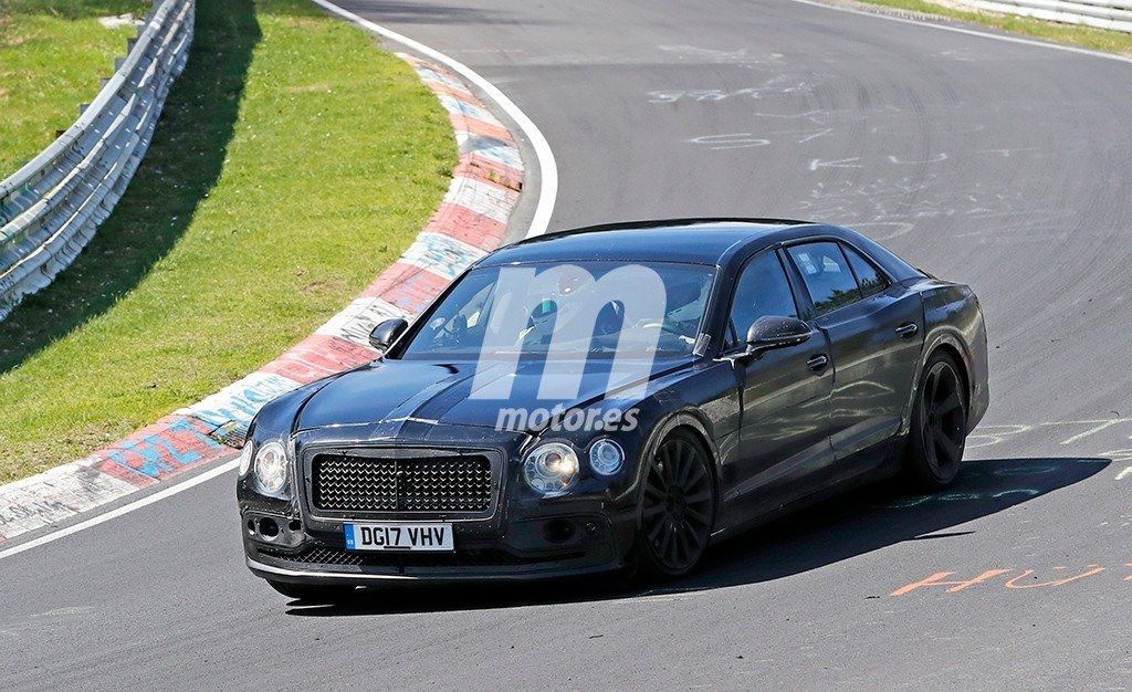 La nueva generación del Bentley Flying Spur se enfrenta a Nürburgring