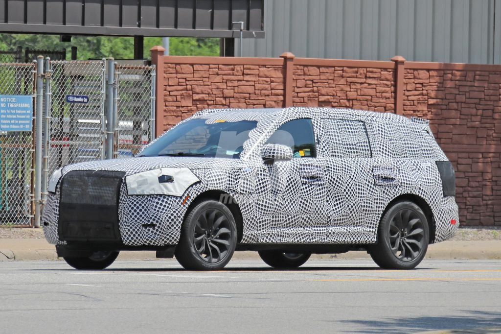 Lincoln Aviator PHEV: nos asomamos al interior del nuevo SUV híbrido