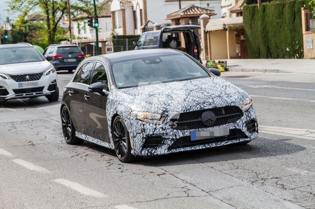 El nuevo Mercedes-AMG A 35 cazado casi desnudo en nuestro país