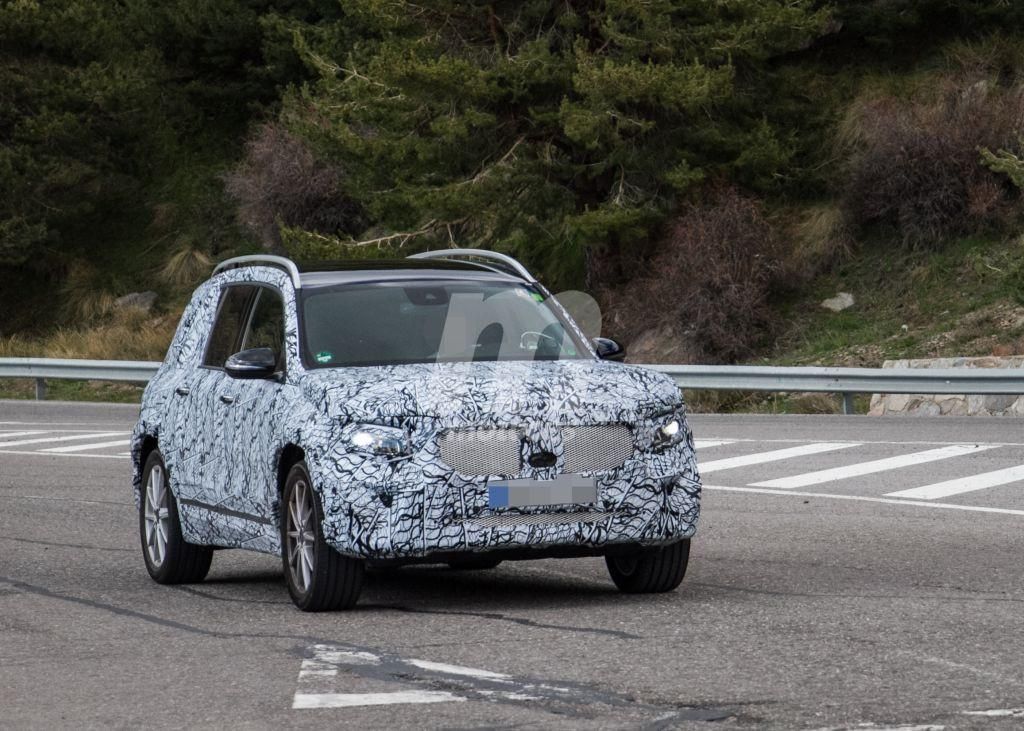 El nuevo Mercedes GLB cazado durante sus pruebas