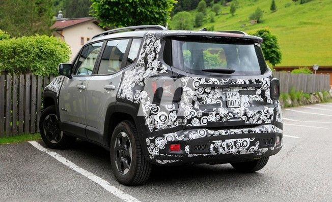 Jeep Renegade 2019 - foto espía posterior