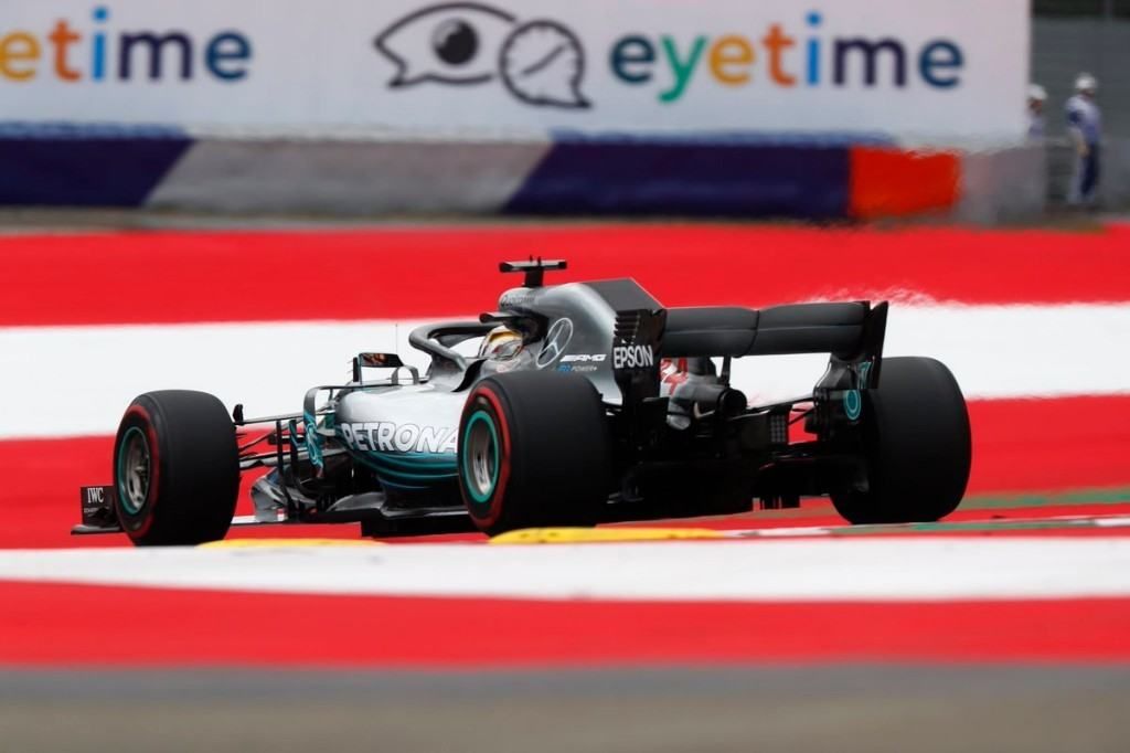 Hamilton, intratable en los segundos libres