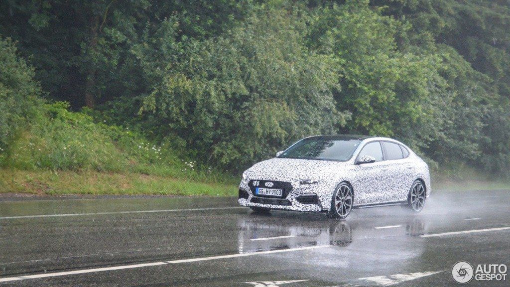 El nuevo Hyundai i30 Fastback N cazado desde más cerca