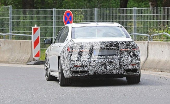 BMW Serie 7 2019 - foto espía posterior