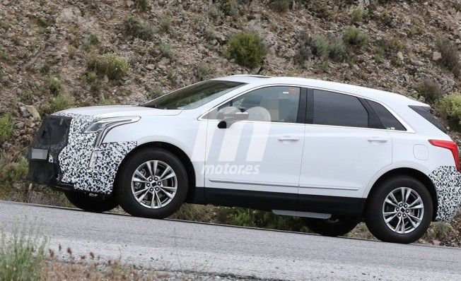 Cadillac XT5 2019 - foto espía lateral