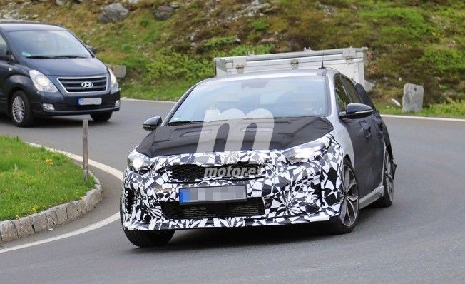 Kia Ceed GT 2019 - foto espía