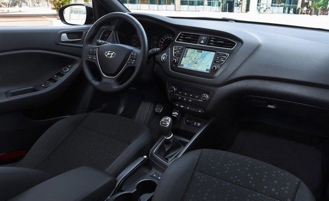 Hyundai i20 Active 2018 - interior