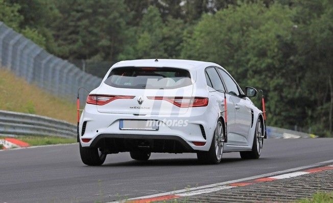 Renault Mégane RS Trophy 2019 - foto espía posterior