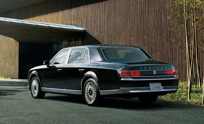 Toyota Century 2018 - posterior