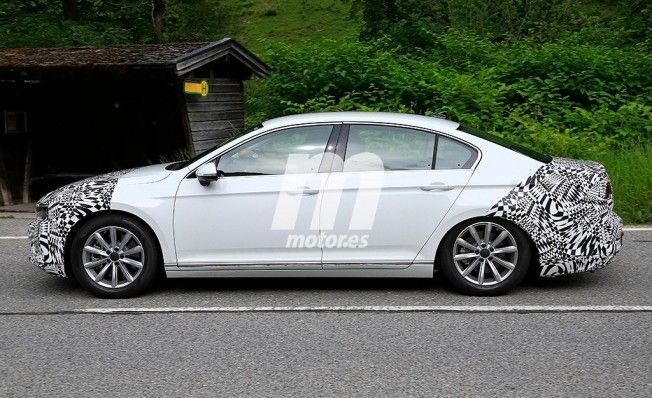 Volkswagen Passat 2019 - foto espía lateral