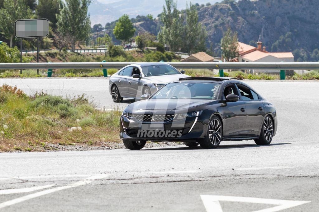 El nuevo Peugeot 508 Híbrido enchufable continúa sus pruebas destapado