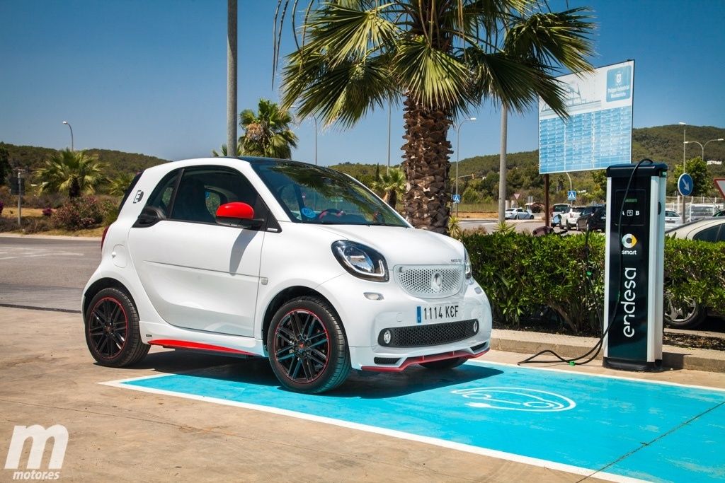 Probamos la red de carga de Endesa en Ibiza junto al Smart Fortwo ED Ushuaïa Edition