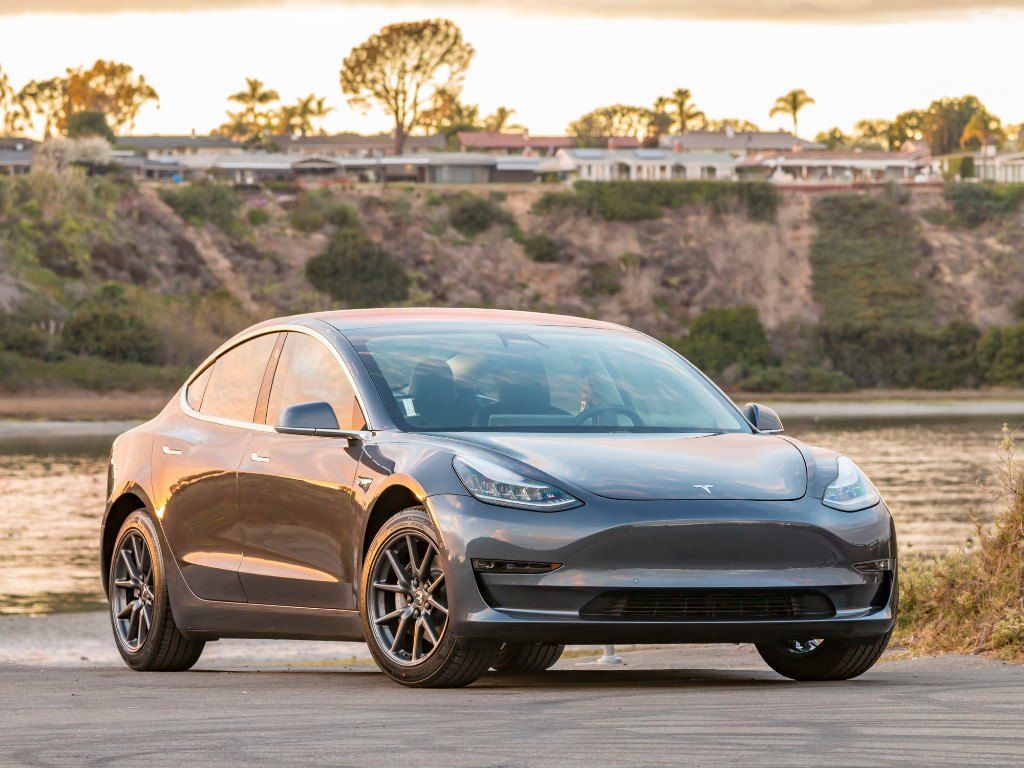 Tesla y su magia para anunciar sus éxitos de ventas: el Model 3