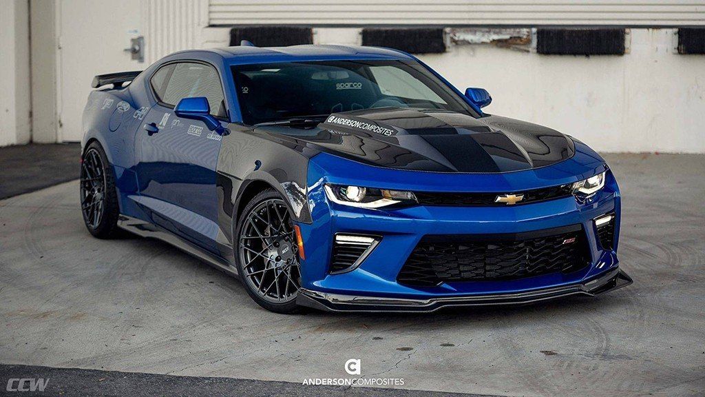 Así de radical luce este Chevrolet Camaro SS con un vestido de fibra de carbono