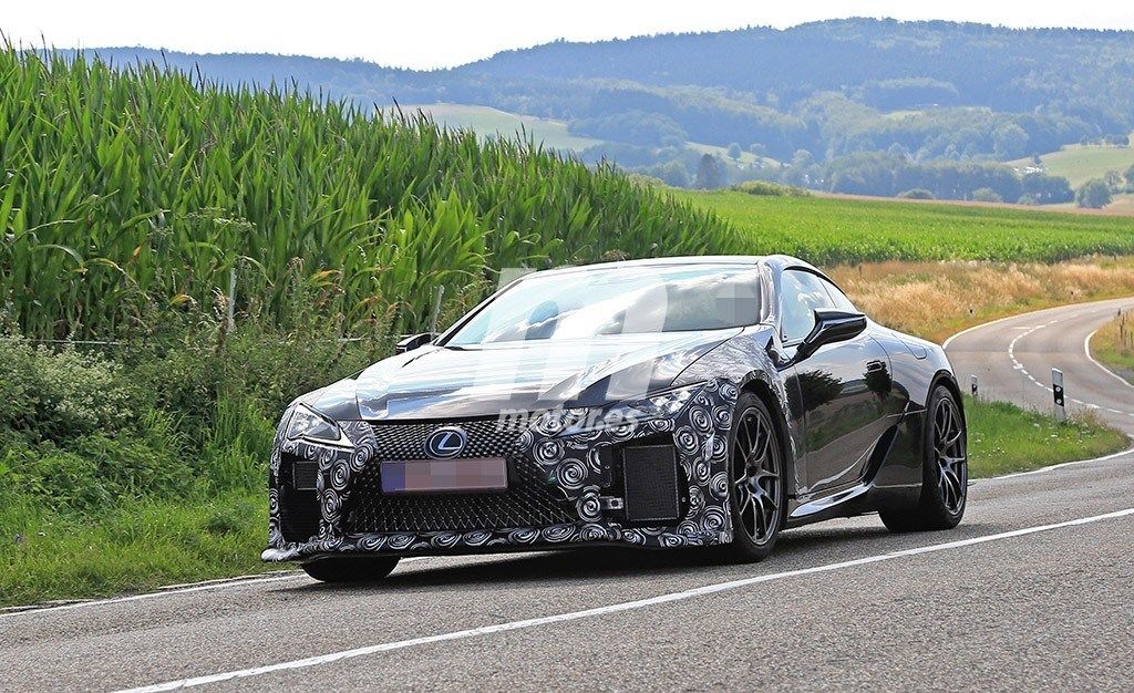 Un primer vistazo al Lexus LC F, ¡la esperada versión ya está en marcha!