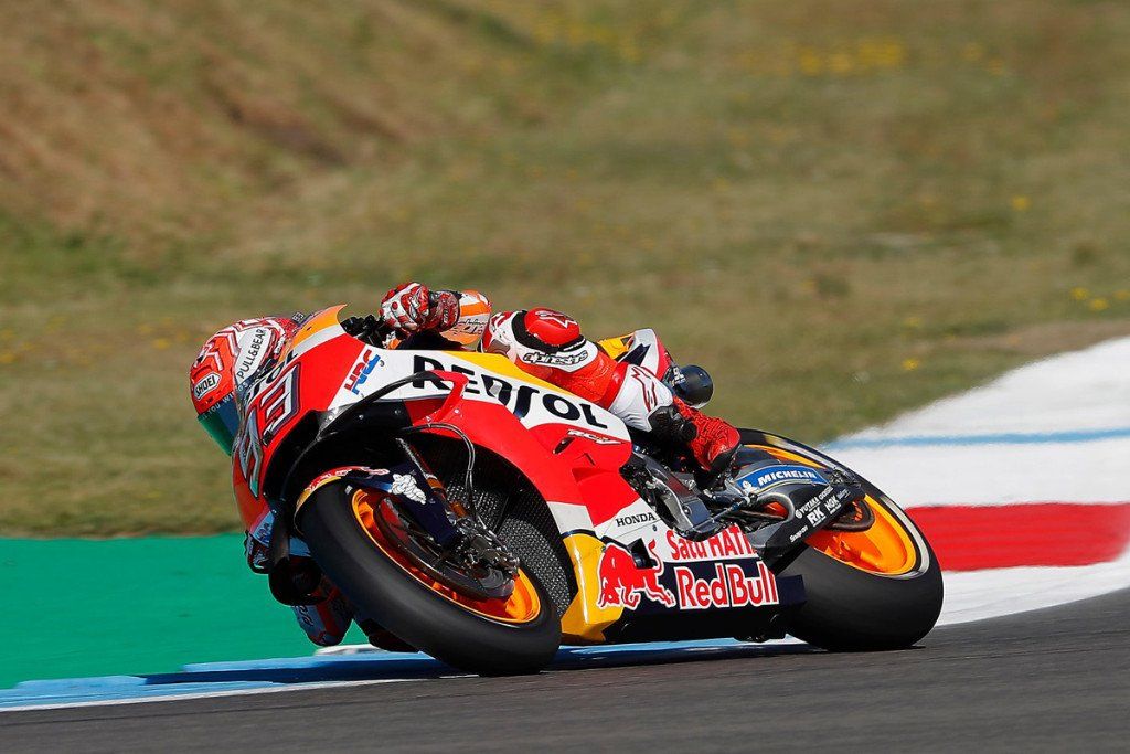 Márquez gana una apasionante carrera de MotoGP en Assen