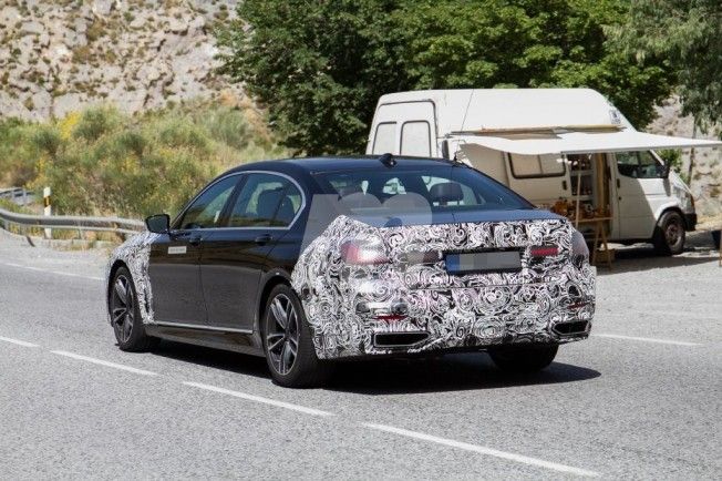 BMW 745e iPerformance 2019 - foto espía posterior