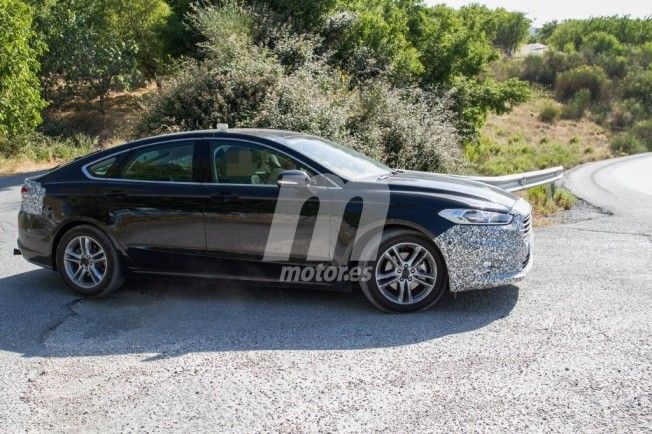 Ford Mondeo 2019 - foto espía lateral