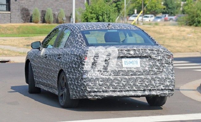 Subaru Legacy 2020 - foto espía posterior