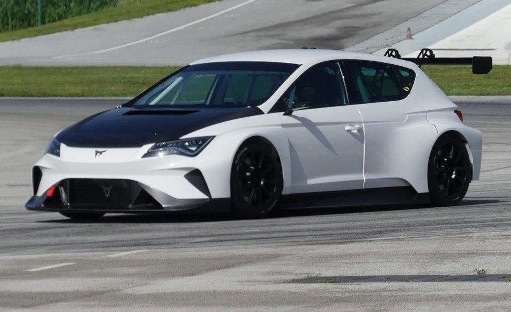 El Cupra e-Racer se enfrenta por primera vez a un circuito