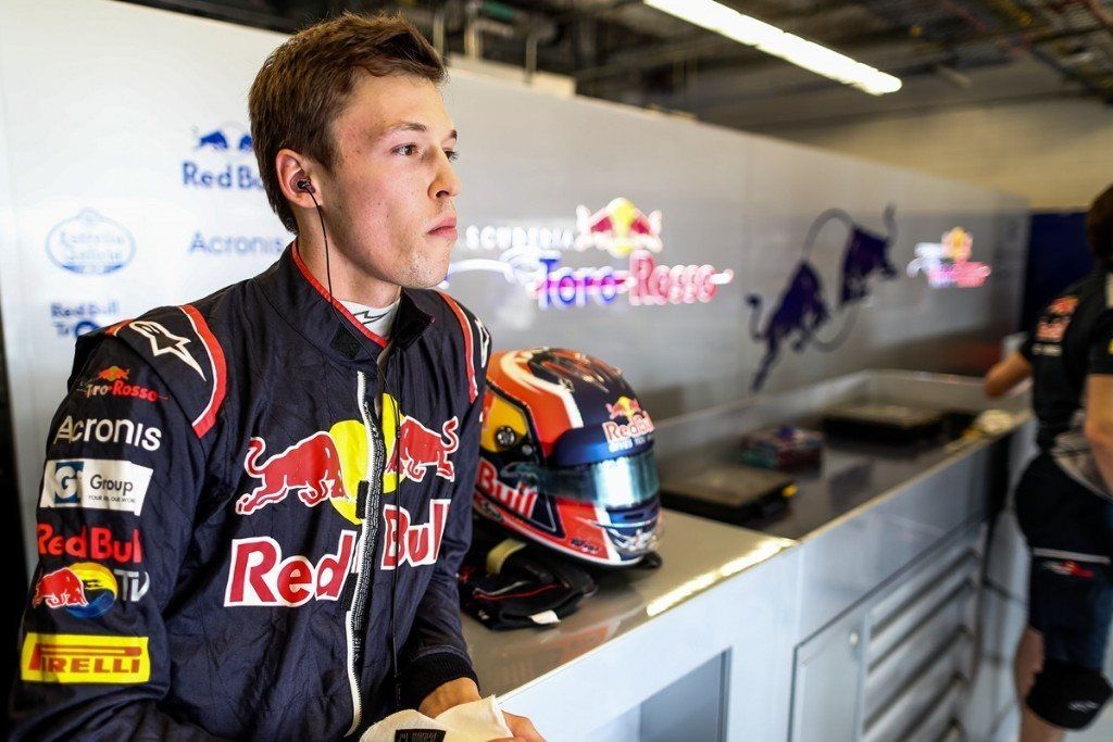 Horner: "Kvyat es uno de los pilotos en la lista de Toro Rosso"