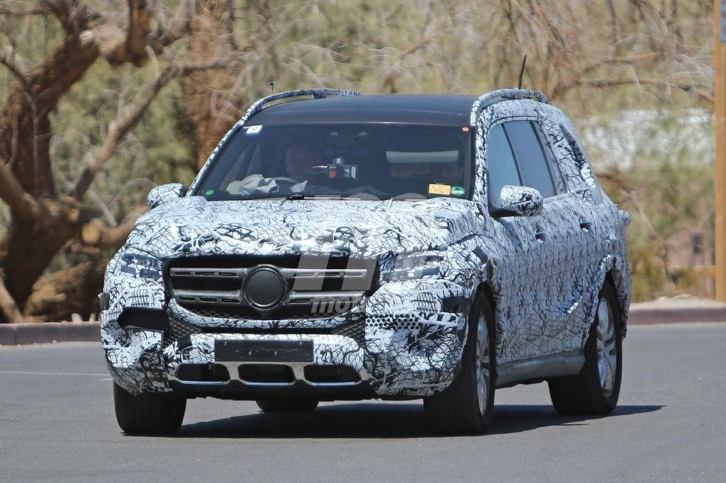 El nuevo Mercedes GLS nos deja ver parte de su interior en unas nuevas fotos espía