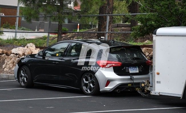 Ford Focus ST 2019 - foto espía posterior