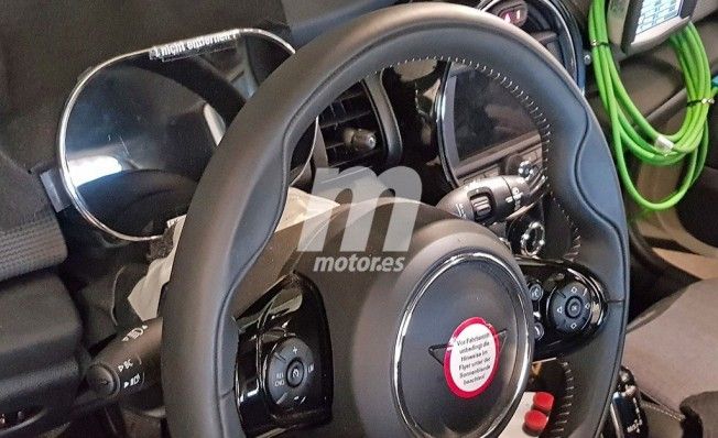 MINI Eléctrico - foto espía interior