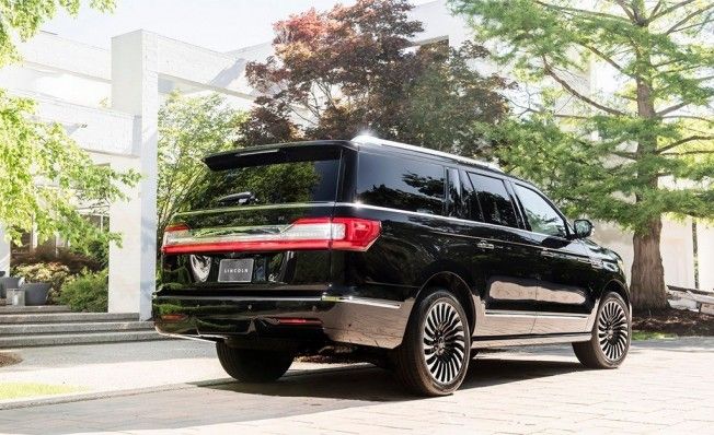 Lincoln Navigator 2019 - posterior