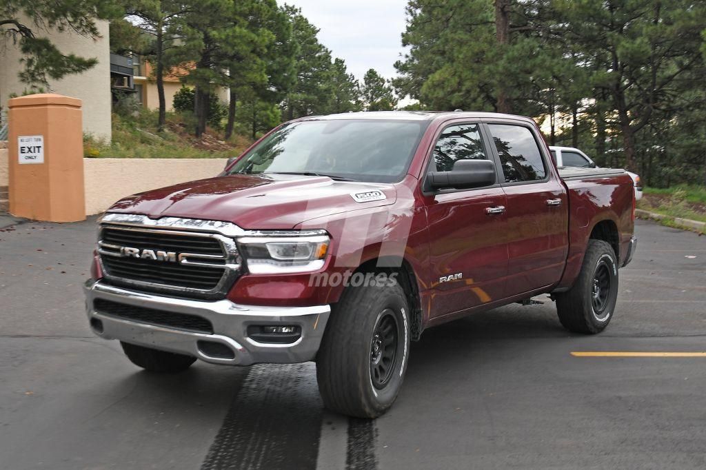 El RAM TRX con motor V8 Hellcat cazado por primera vez en la calle