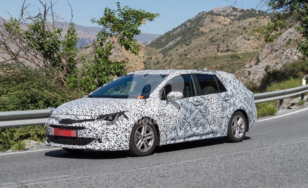 El Toyota Auris Touring Sports 2019 pierde camuflaje en el sur de Europa