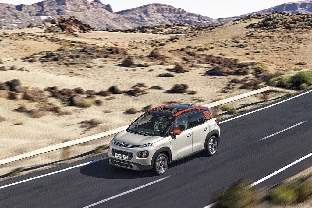 Francia - Julio 2018: El Citroën C3 Aircross supera sus límites