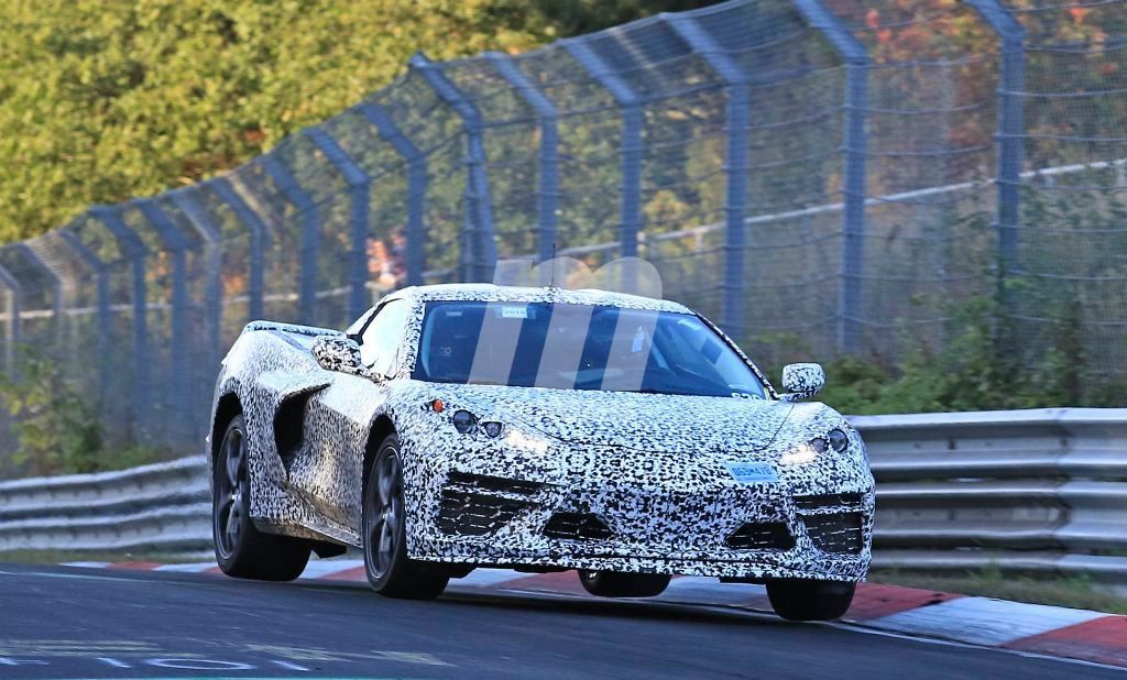 El nuevo Chevrolet Corvette C8 testado junto al Corvette C7 en Nürburgring