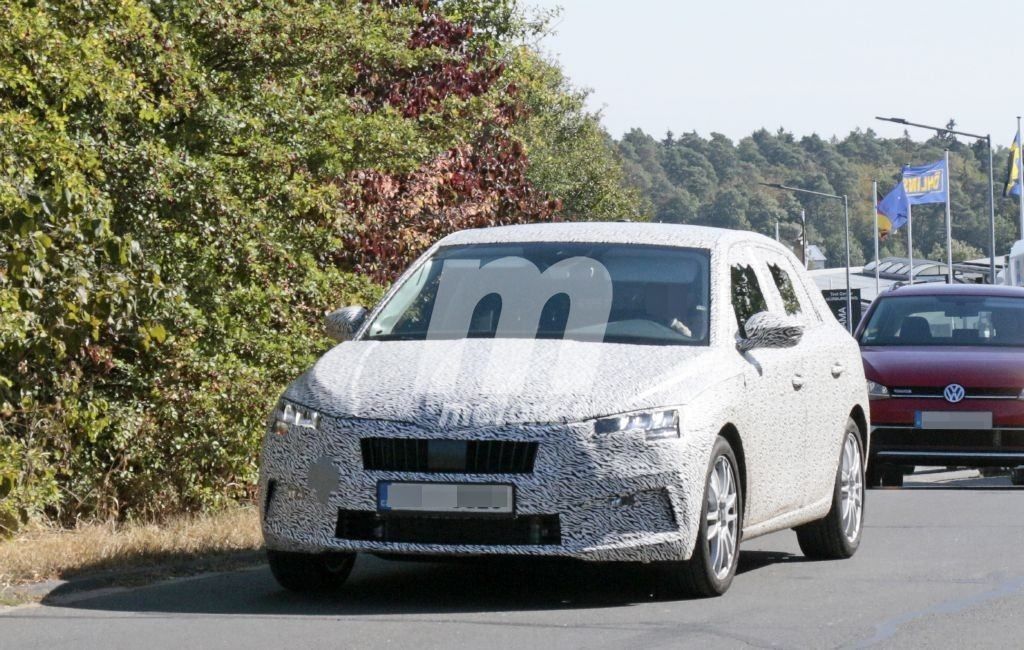 El nuevo compacto de Skoda se estrena con sus primeras fotos espía en Nürburgring