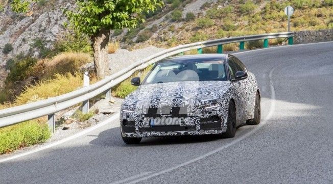 Jaguar XE 2019 - foto espía frontal