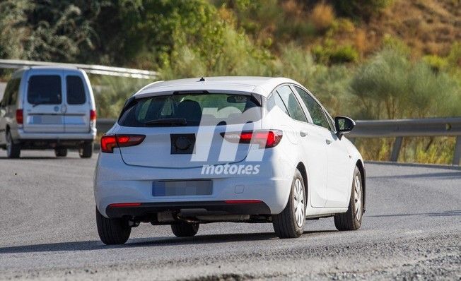 Opel Astra 2019 - foto espía posterior