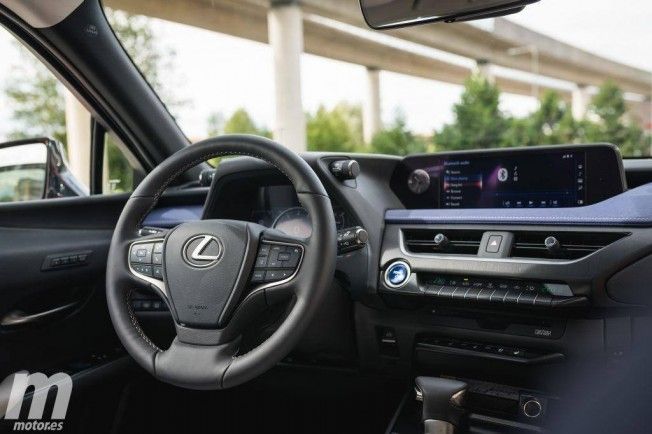 Lexus UX 250h - interior