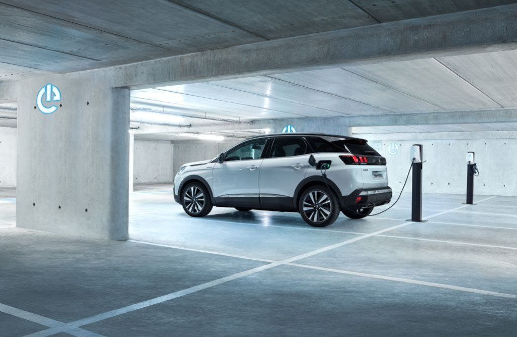 Peugeot 3008 GT HYBRID4: 2 motores eléctricos y 300 CV para el nuevo plug-in