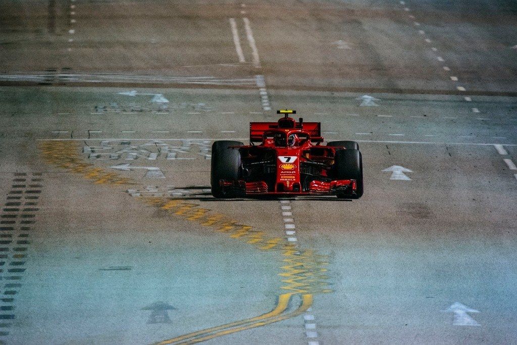 Raikkonen deja a Hamilton a once milésimas en los segundos libres