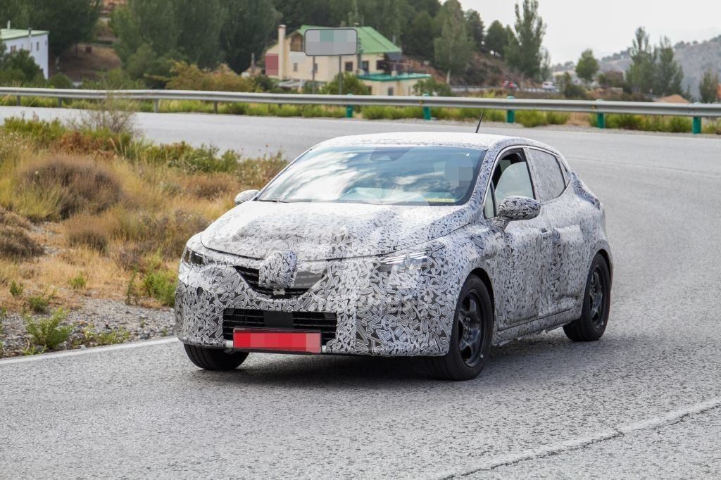 El Renault Clio 2019 pierde camuflaje y deja a la vista nuevos detalles