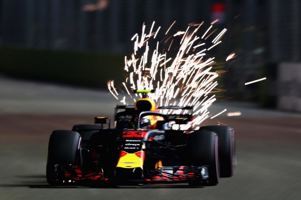 Verstappen se luce a pesar de los problemas de motor