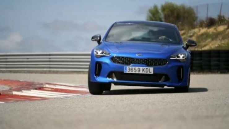 Emoción y adrenalina en el circuito de Monteblanco al volante de un Kia Stinger