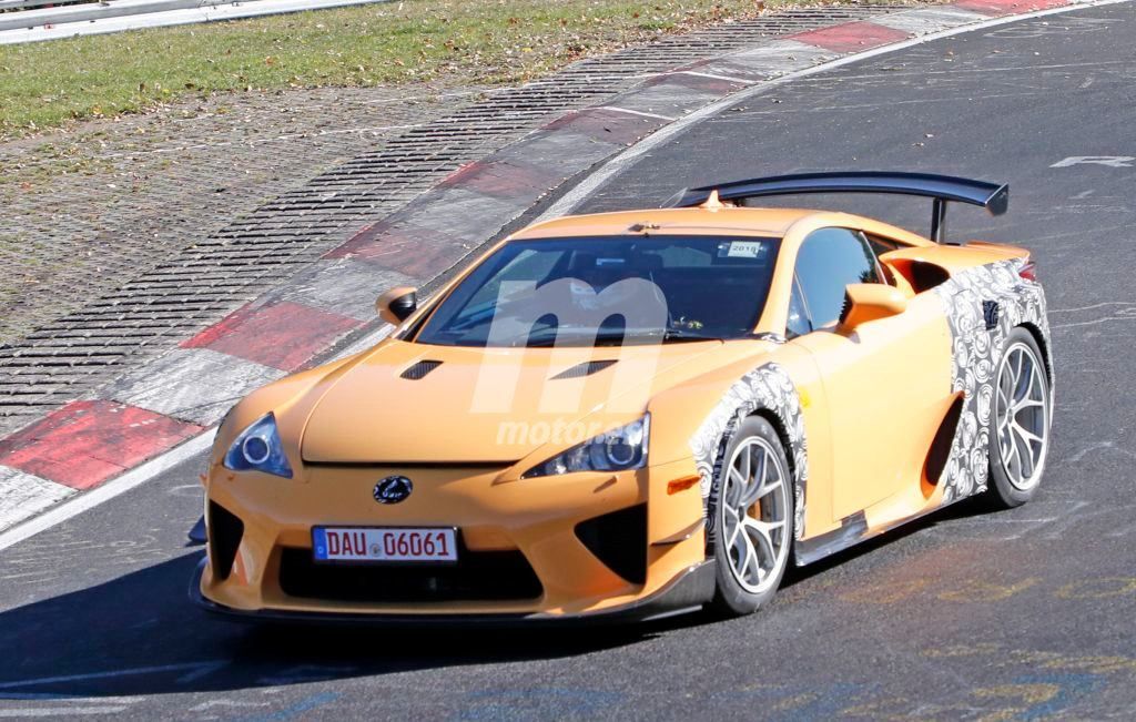 ¿Qué esconde esta mula del Lexus LFA cazada en Nürburgring?