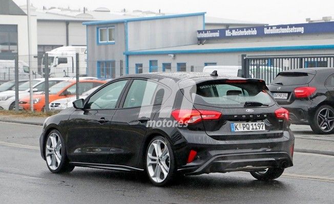 Ford Focus ST 2019 - foto espía posterior